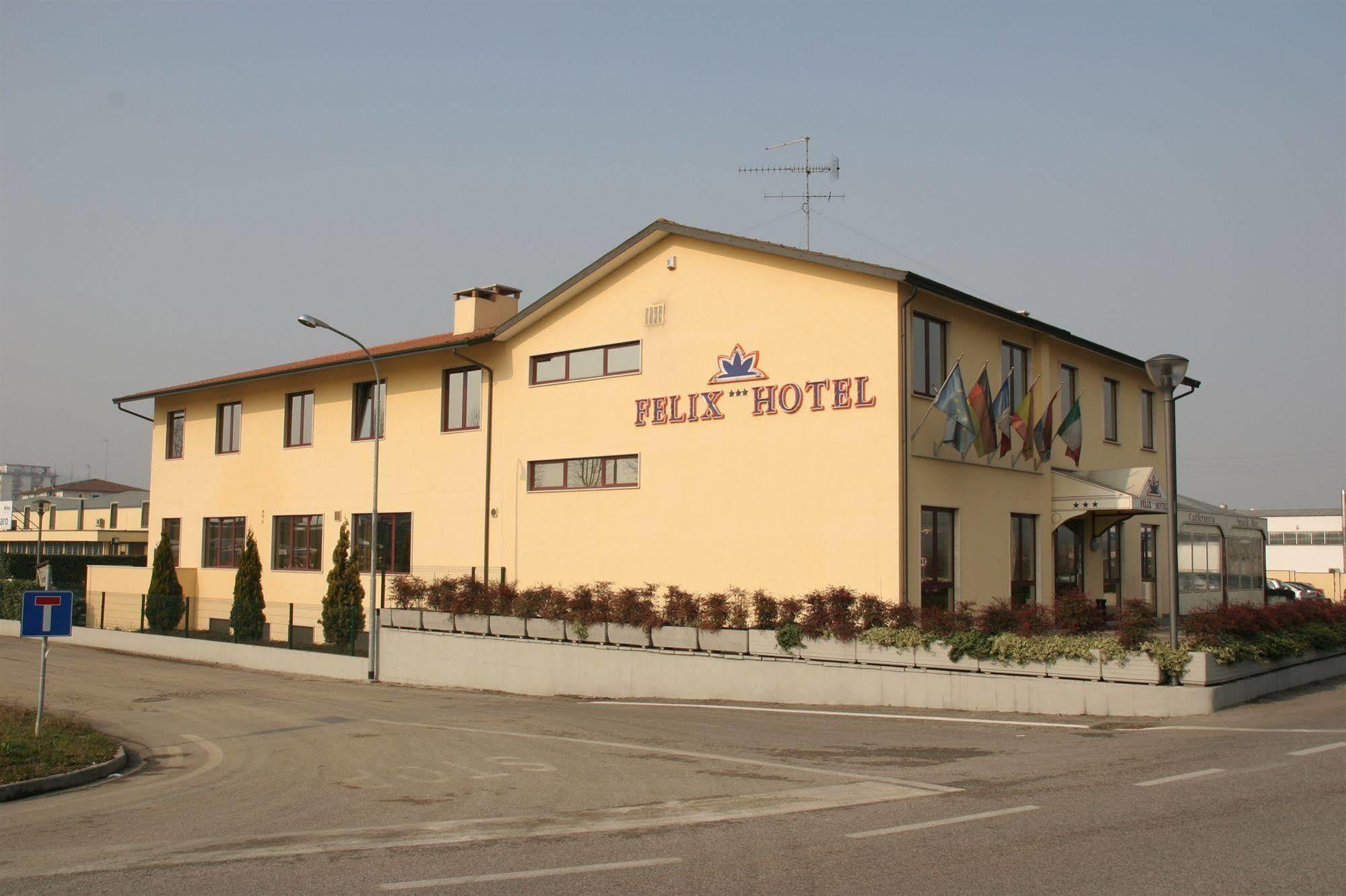 Felix Hotel 3*